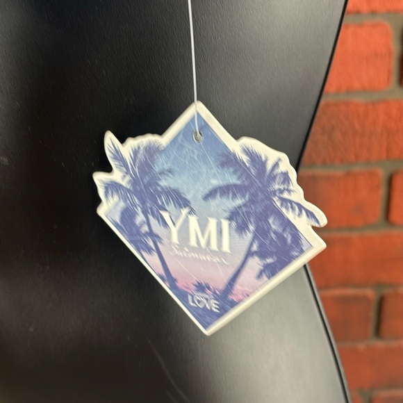 YMI NWT Bikini Top – Medium, Vibrant Red, Lace-Up Design, Beach Ready‎ - Picture 2 of 5